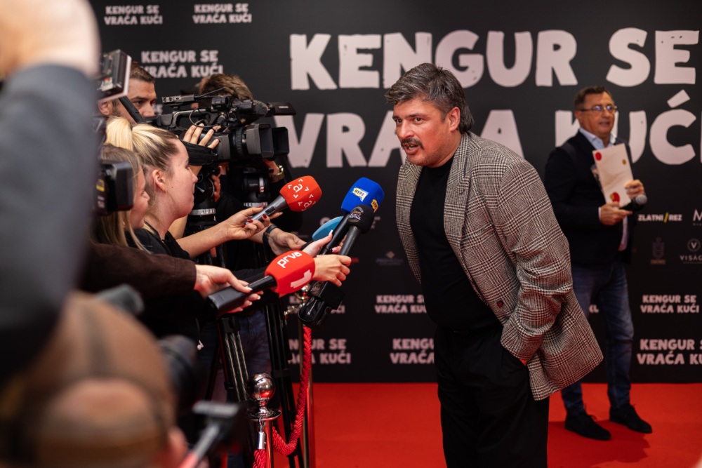 „KENGUR SE VRAĆA KUĆI“ sinoć premijerno prikazan u Sava centru Kengur se vraca kuci 2 „KENGUR SE VRAĆA KUĆI“ sinoć premijerno prikazan u Sava centru