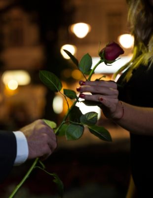 Kako da znate da joj se sviđate: 15 znakova koje muškarci često ne primete
