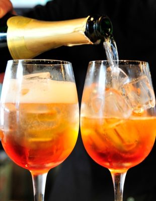 8 najboljih aperitiva koje vredi popiti pre večere