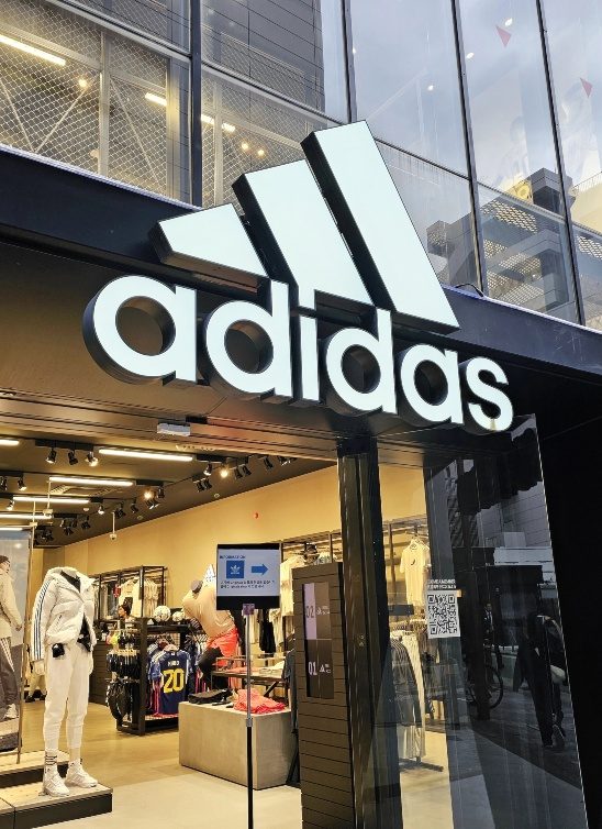 Patika-cipela je dobila novo značenje: adidas je poslao Spezial na poslovni sastanak