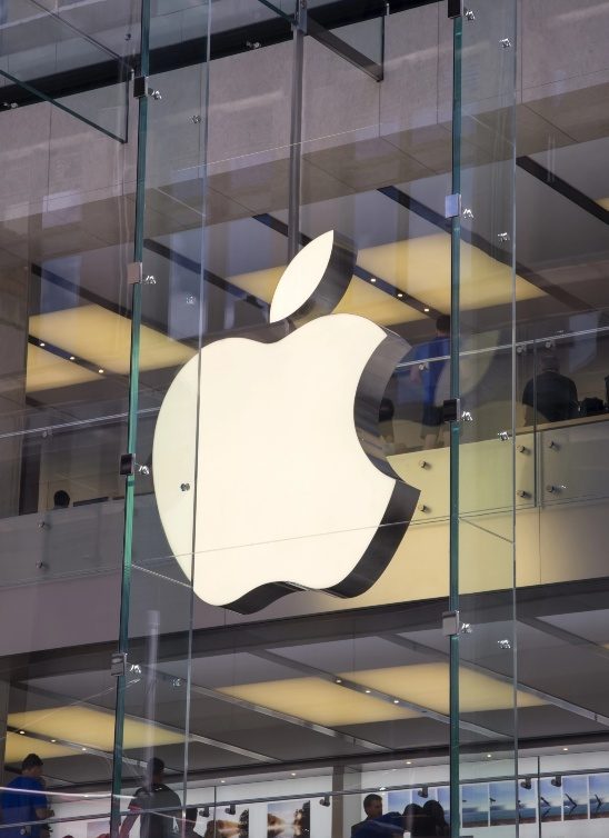 Apple je ponovo najvrednija kompanija na svetu: Vredi gotovo pet biliona dolara