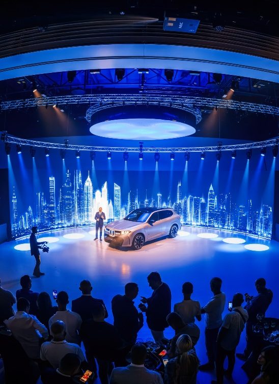 Novi BMW ima bioskop od 31 inča na zadnjem sedištu. I to čak nije najluđa stvar koju donosi!