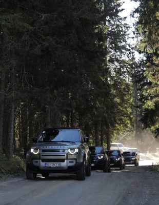 Defender avantura na Kopaoniku: Vožnja van asfalta, ručak uz vatru i veče pod zvezdama