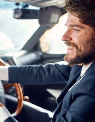 Stvari koje nikada ne bi trebalo da ostavljate u automobilu